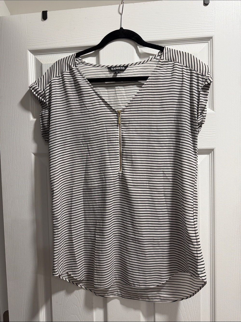 Express Black & White Striped V-Neck Zip Front Blouse